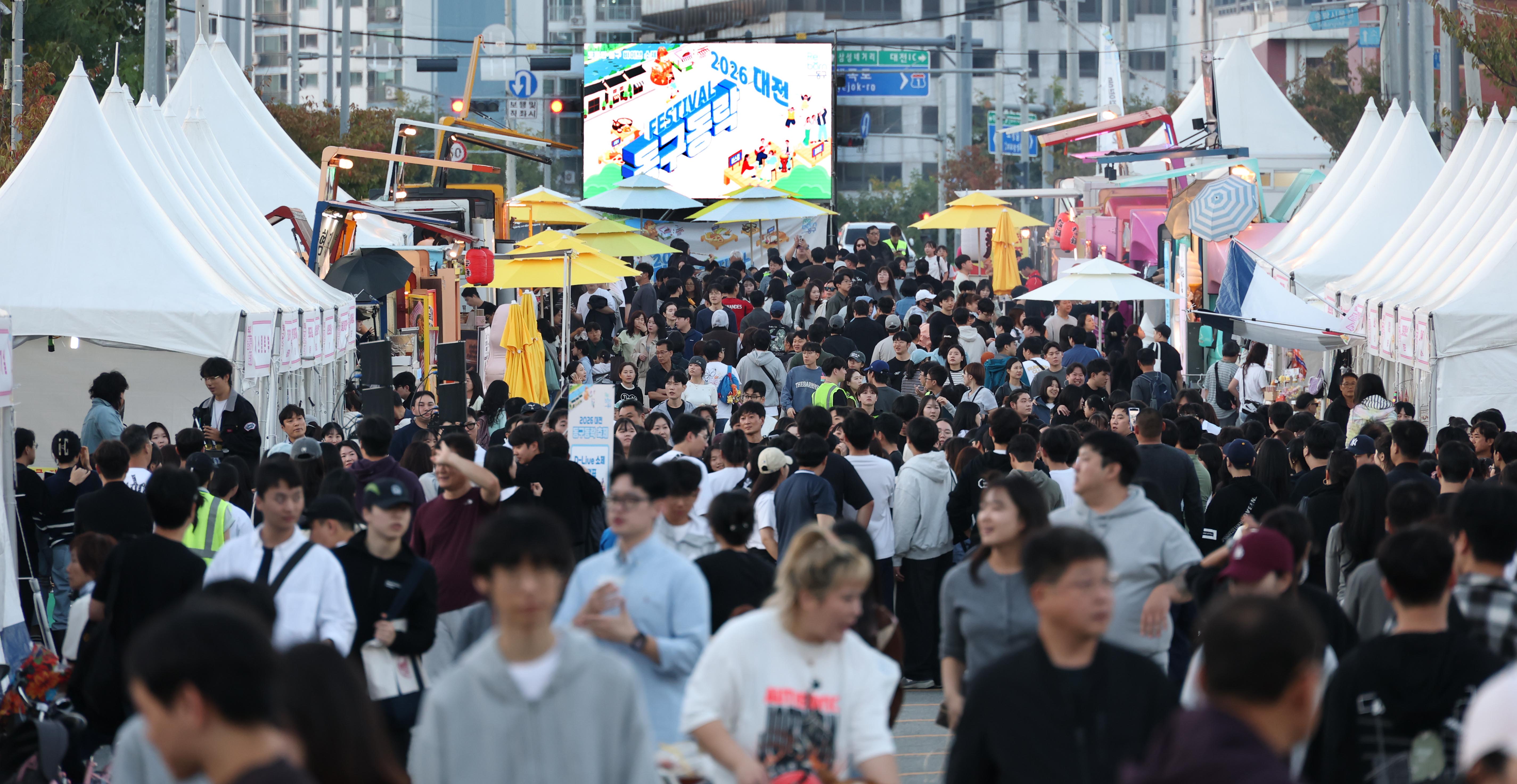 대전 동구, ‘2026 동구동락 축제’… 미식과 음악으로 가을밤 달궜다